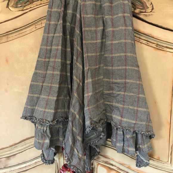 Plaid Fall Midi Skirt Frayed Size Small
Fall skirt - Picture 5 of 13
